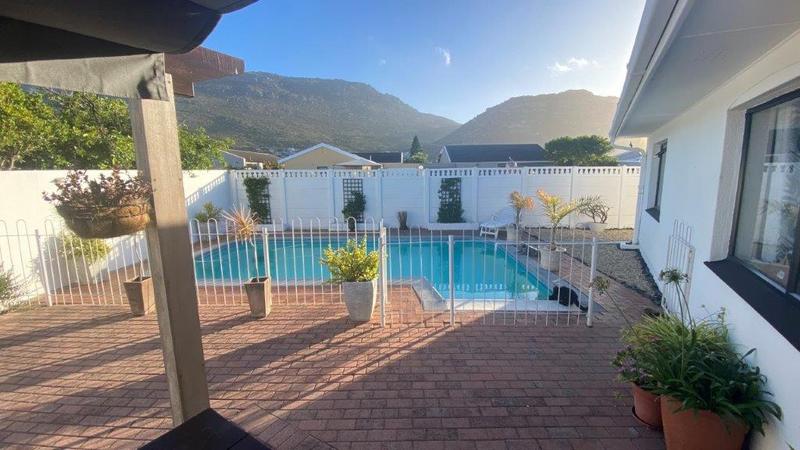 3 Bedroom Property for Sale in Fish Hoek Western Cape